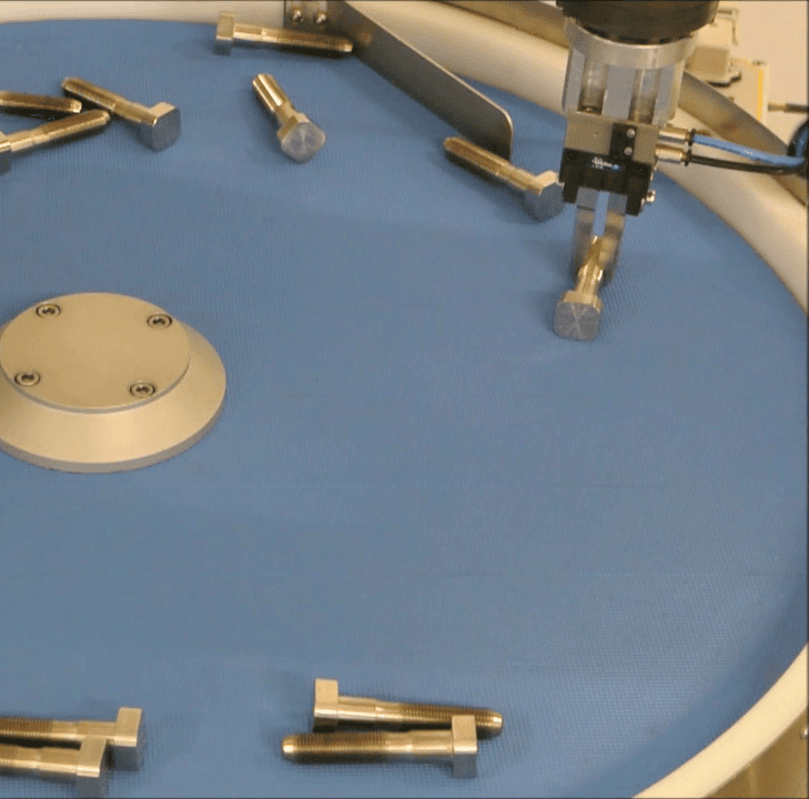 Separate screws using rotary feeder and robot